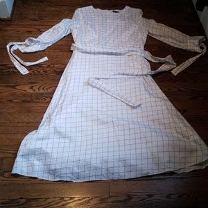 Beautiful white dress w black stripes